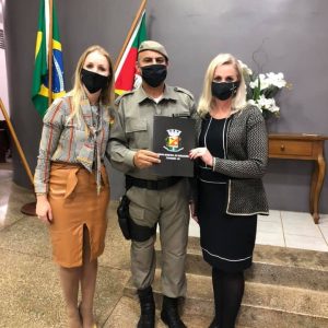 Policial Militar  que ajudou a apagar incêndio em Tuparendi foi  homenageado