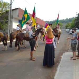 Cavalarianos conduziram a Chama Crioula em Porto Mauá