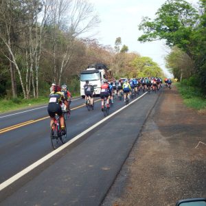 Ciclistas coloriram a ERS 344 na manhã deste domingo  com a Clássica da Soja