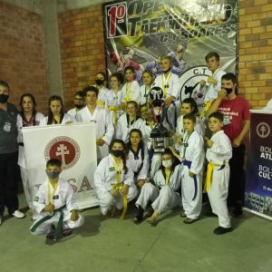 Equipe de taekwondo de Tuparendi  faz bonito em evento realizado em Capão da Canoa