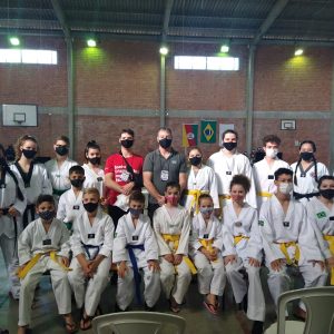 Equipe de taekwondo de Tuparendi  faz bonito em evento realizado em Capão da Canoa