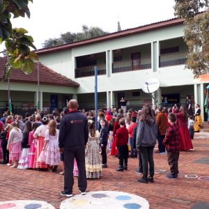 CTG Fronteira da Amizade levou a cultura e tradição às escolas em Tuparendi