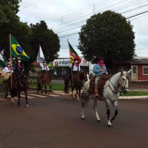 Cavalgada Feminina  coloriu de rosa as ruas de Tucunduva e Tuparendi