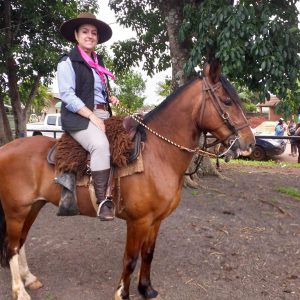 Cavalarianas de Tuparendi e Tucunduva  cavalgam pelo Outubro Rosa