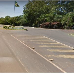 Gué quer faixas de pedestre  em duas ruas de Porto Mauá