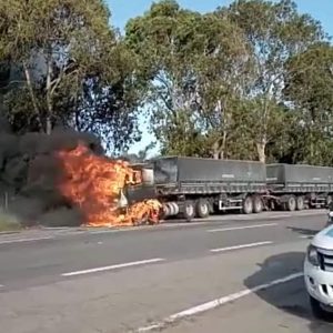 Motorista morre carbonizado em incêndio de caminhão