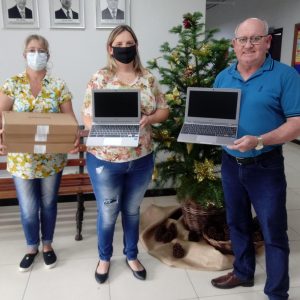 Secretaria da Educação adquire televisores, chromebooks e notebooks para escolas