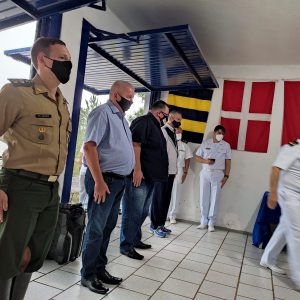 Empresário e ex-policial federal Valdemar Alves de Carvalho recebe homenagem da Marinha
