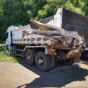 Carreta colide em caminhão e ambulância na ERS 153 no norte gaúcho