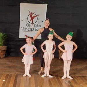 Cia de Ballet  Vanessa Bauer promoveu recital em Tuparendi