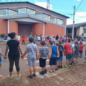 Muita festa para comemorar os 64 anos da Escola Hermínia Sichinel