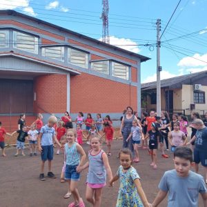 Muita festa para comemorar os 64 anos da Escola Hermínia Sichinel