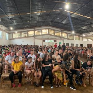 Muita festa para comemorar os 64 anos da Escola Hermínia Sichinel