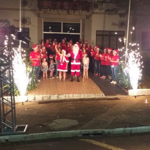 Grande público prestigia chegada do Papai Noel e shows em Tuparendi