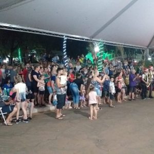 Grande público prestigia chegada do Papai Noel e shows em Tuparendi