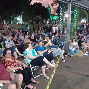 Tradicionalismo tomou conta da Praça Aquiles Turra neste domingo