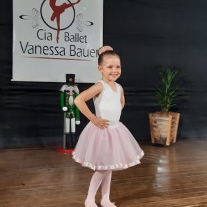 Cia de Ballet  Vanessa Bauer promoveu recital em Tuparendi