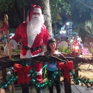 Grande público prestigia chegada do Papai Noel e shows em Tuparendi