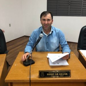 Vereador Nerci de Souza indica necessidade de reforma em quadra da Vila Gloria