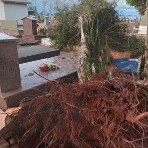 Temporal causou estragos no Cemitério de Tuparendi