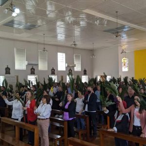 Celebração do Domingo de Ramos atrai grande número de fiéis  em Tuparendi