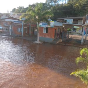 Interrompido serviço de balsa em Porto Mauá