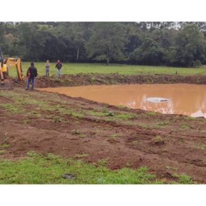 Homem é encontrado morto dentro de veículo submerso em açude