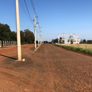 Vereadora Daiane Tibulo demonstra preocupação com velocidade de veículos na Helmuth Gerloff