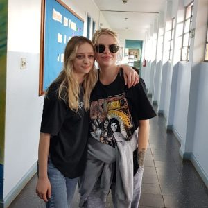 Luiza Sonza faz  visita surpresa à escola Yeté