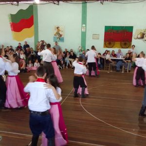 Um show de cultura no CTG Fronteira da Amizade neste domingo