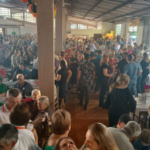 Público lota Salão Evangélico na Festa do Colono e Motorista em Tuparendi