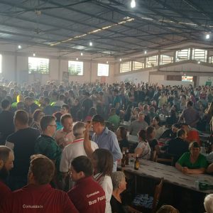 Público lota Salão Evangélico na Festa do Colono e Motorista em Tuparendi