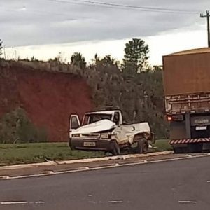 Acidente entre veículo e carreta deixa duas vítimas fatais no Trevão em Palmeira das Missões