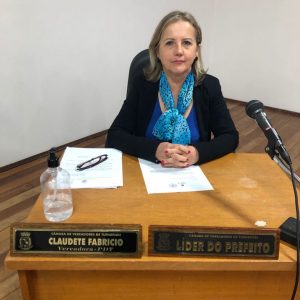Vereadora Claudete sugere colocação de placas indicativas de ruas e logradouros