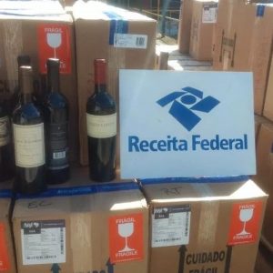 Polícia apreende carga de vinho avaliada em R$ 35 mil na ERS 344