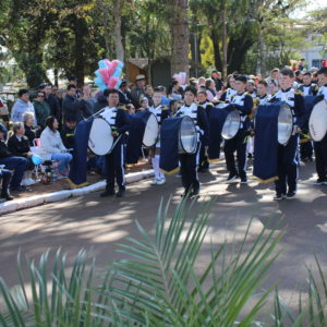 Desfile Cívico encantou o público em Tuparendi