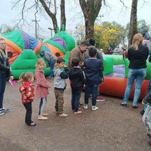 Crianças fizeram a festa na tarde de domingo em Tuparendi