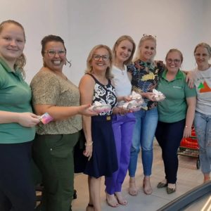 Vereadoras homenagearam mulheres que atuam no ramo de supermercado