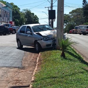 Mulher fica ferida em acidente no centro de Tuparendi