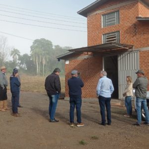 Comitiva da EMATER realiza visita técnica ao Abatedouro Municipal de Porto Mauá