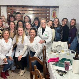 Bancada Feminina da Câmara presta homenagem a técnicas de enfermagem