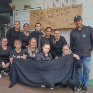 Equipe de enfermagem do CAMS promove protesto contra não pagamento do piso