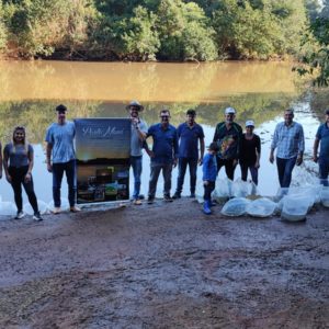 Ação de repovoamento de peixes em afluentes do Rio Uruguai em Porto Mauá