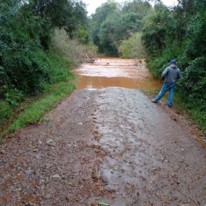 Ponte na divisa  com Tucunduva em Nova Alemanha está submersa