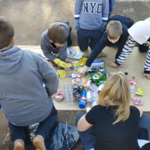 Alunos do Yeté participam de ação visando a correta separação do lixo