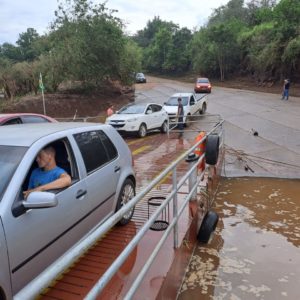 Retomada a travessia da balsa em Porto Mauá