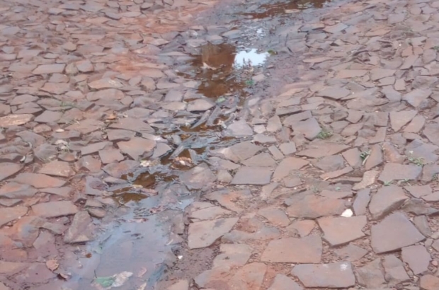 Moradores do Bairro Progresso reclamam de água empossada. 1