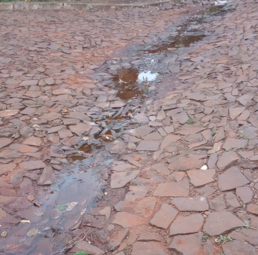 Moradores do Bairro Progresso reclamam de água empossada. 1