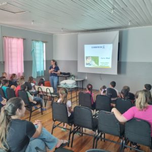 Palestras buscam sensibilizar crianças e adolescentes de Porto Mauá sobre a preservação da água