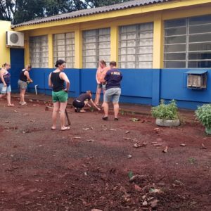 Direção do Yeté trabalha para deixar escola mais bonita para volta às aulas